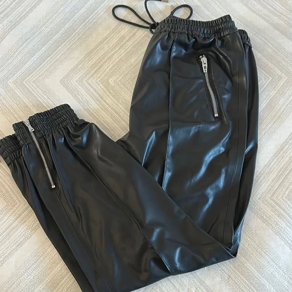 Blank NYC Women’s Black Faux Leather Jogger Zipper Pants - Size 27